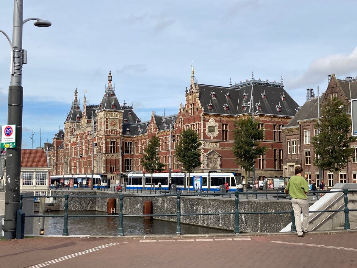 救急車と遭遇ならず🥲駅はめちゃくちゃ大きい！