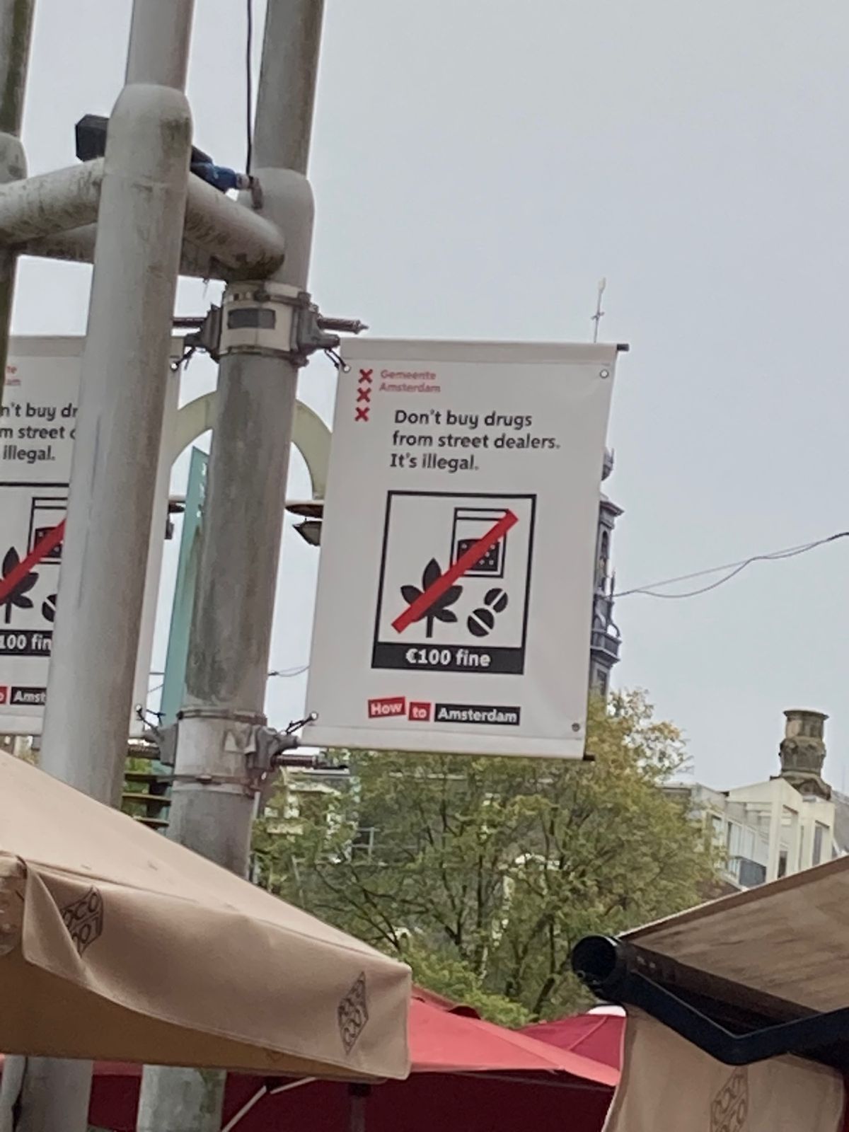 建物はキレイだけどGraffitiとステッカーが死ぬほどあってそのギャップ...