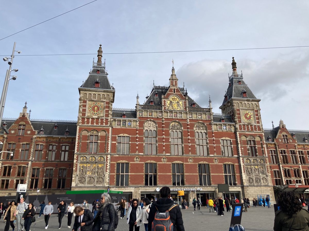 救急車と遭遇ならず🥲駅はめちゃくちゃ大きい！