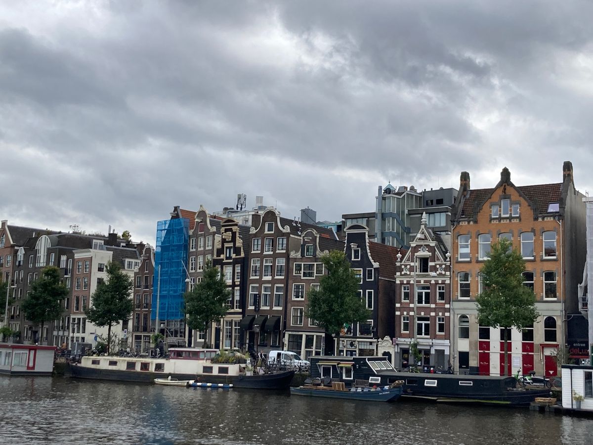 建物が良い🙂‍↕️斜めってたりするのもおもしろい