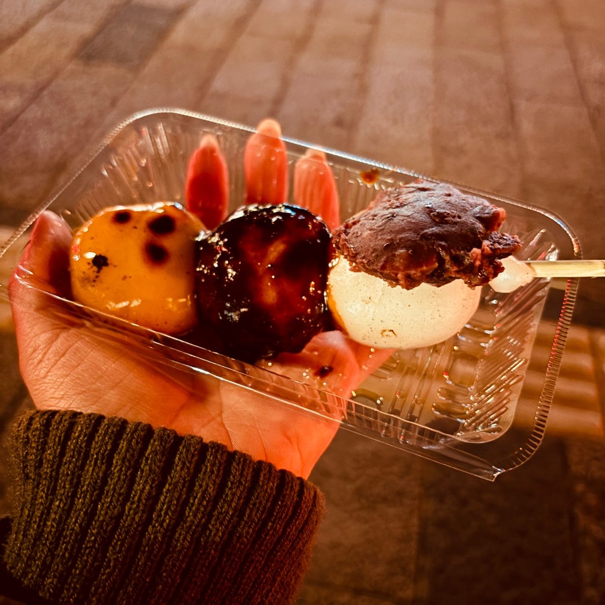 晩ごはん兼ねて買い食いしつつ、神迎祭の会場へ移動🐇
どこも16時半で閉店す...