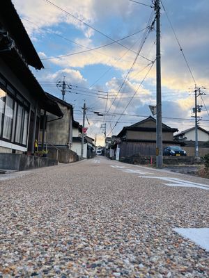 「カミサマここ通ったんかー」て想いを馳せつつ、昨日は通らなかった神迎えの道...