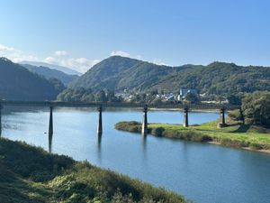 翌日13日は北上線の「ほっとゆだ」駅近くの「湯田貯砂ダム」へ。
湖の水位が...