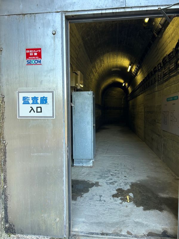 日本・岩手県「ダム旅　@岩手」の写真：監査廊見学。
ダムの内部です。ここも割と...