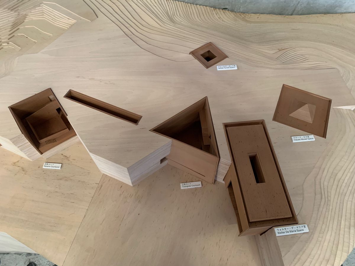 直島
ANDO MUSEUMに地中美術館の模型があった！
ミカヅキショウテ...