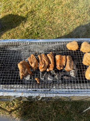 朝は昨夜残った、焼き鳥とスペアリブと焼きおにぎりとホットドッグ。重い、、笑...