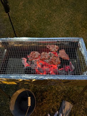 夜はBBQ。ちなみにBBQコンロはレンタルしました。肉のささきさんで買って...