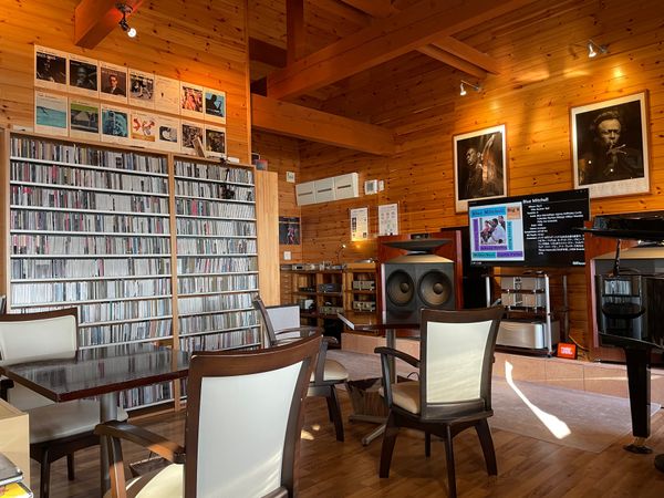 日本・宮城県「2024年伊豆沼バードウォッチング」の写真：伊豆沼のほとりにある素敵なJAZZ喫茶。...