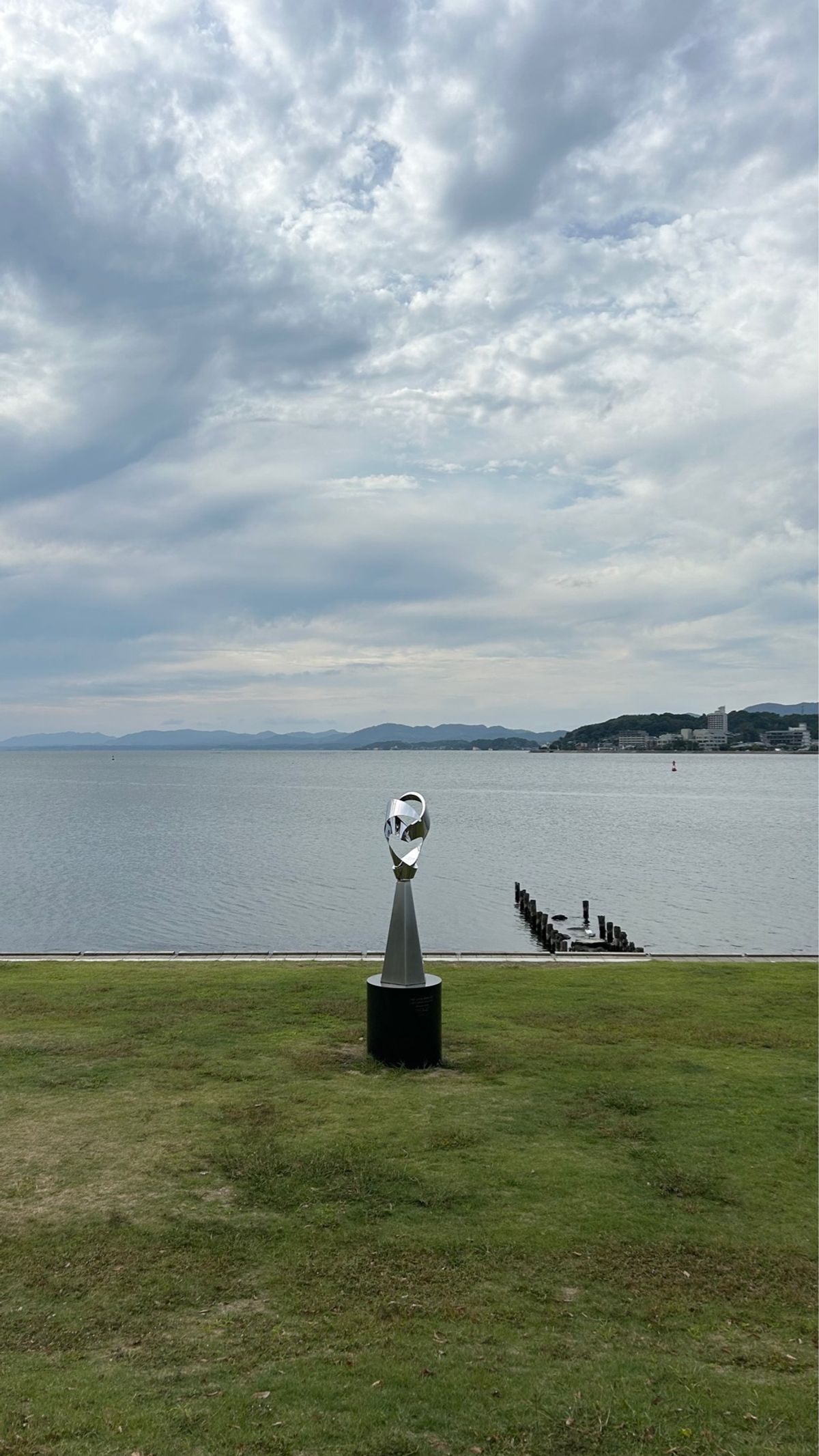 岸公園のオブジェ🏞
宍道湖と空と太陽で景色が綺麗すぎた