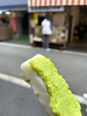 大崎八幡宮
揚げすずめ
朝市のコロッケとずんだ団子🍡