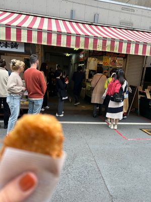 大崎八幡宮
揚げすずめ
朝市のコロッケとずんだ団子🍡