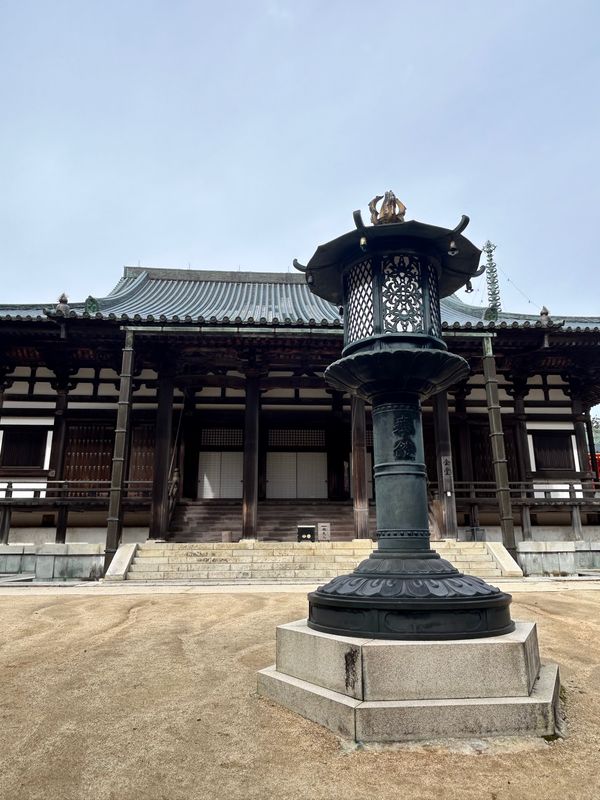 日本・和歌山県「大人の遠足　高野山」の写真：壇上伽藍③金堂　根本大塔