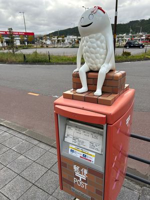 土方歳三最期の地にお参り
函館駅の壁画
新函館北斗駅には北斗の拳が…🤭
駅...