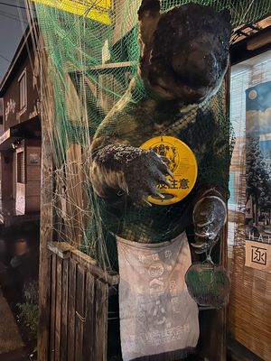 函館ラーメン
木彫りのくま購入店舗の熊🐻
えぐい雨😂
ポストかわいい