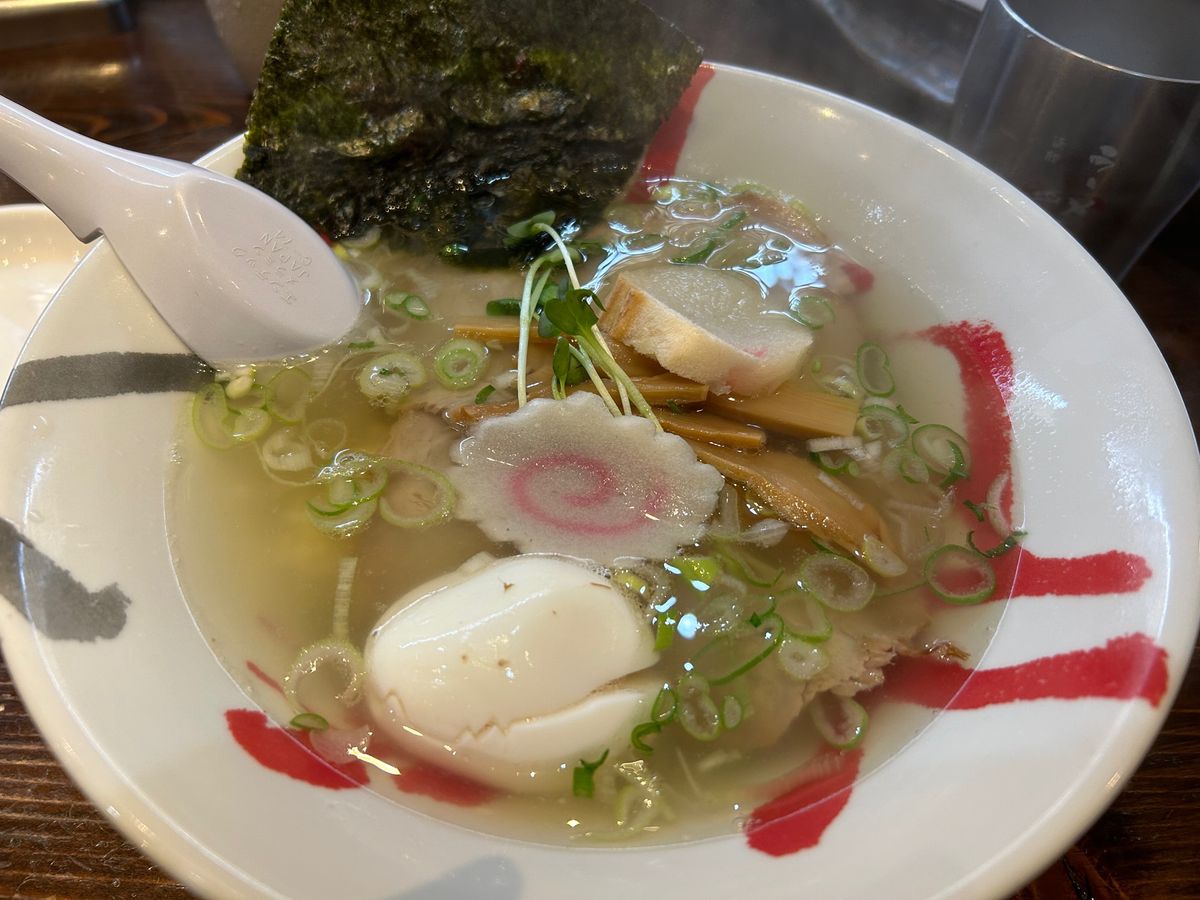 函館ラーメン
木彫りのくま購入店舗の熊🐻
えぐい雨😂
ポストかわいい