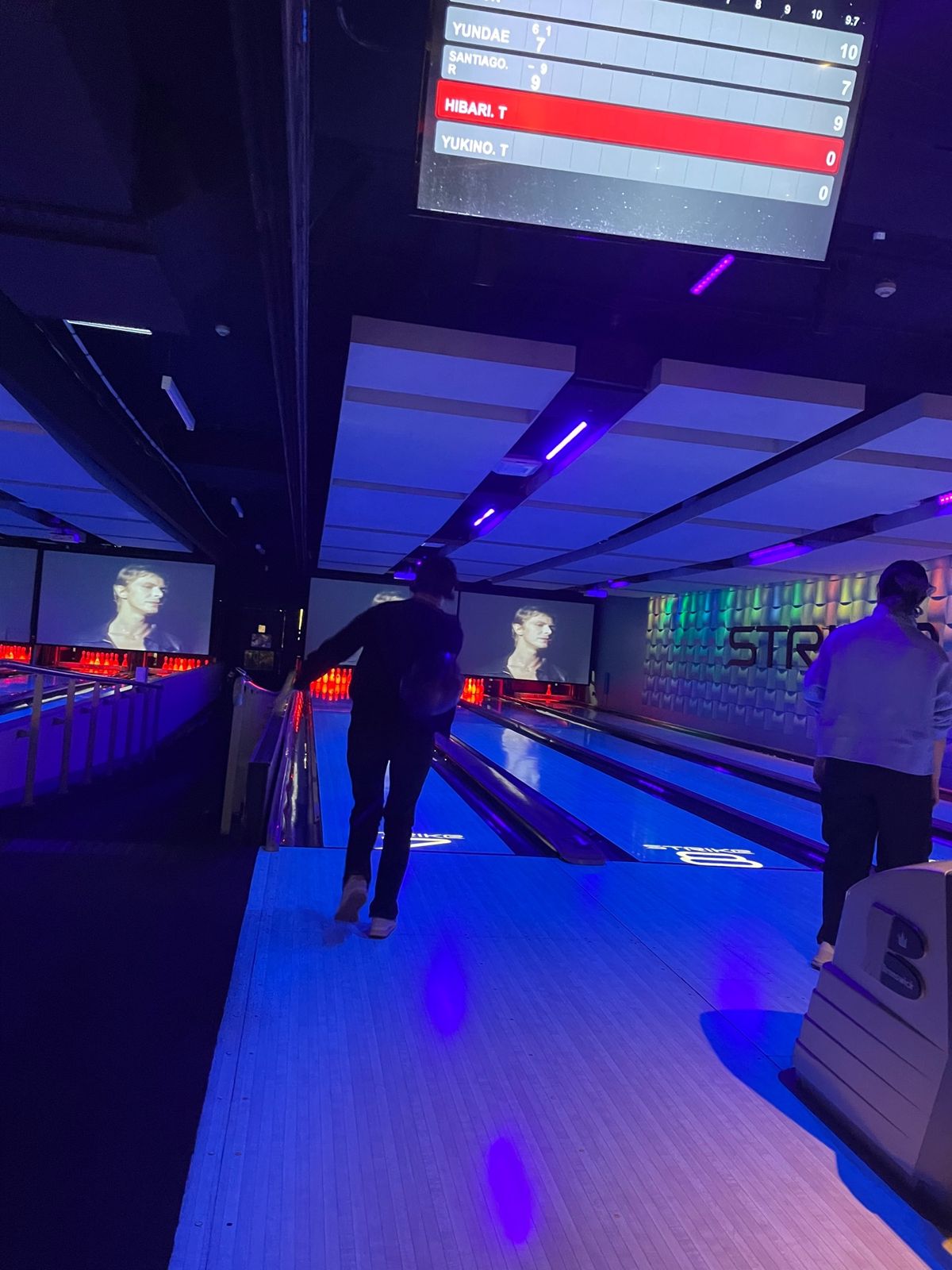 オーストラリアのボーリングはシューズ履き替えなくても出来る！
夜のクルージ...