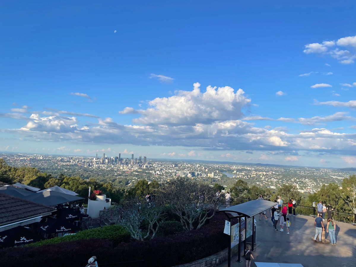 ブリスベンは空が綺麗♡
マウントクーサから見るシティはコンパクト