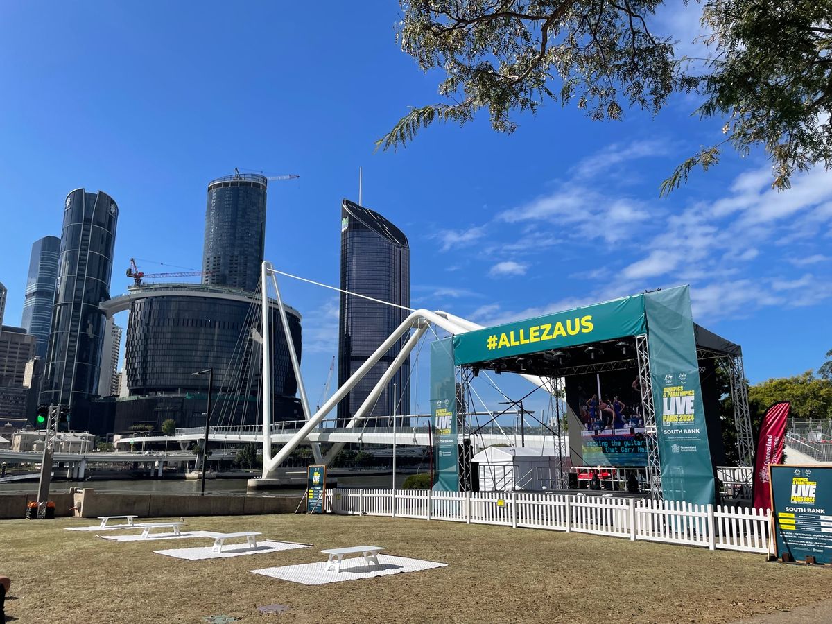 オーストラリアのボーリングはシューズ履き替えなくても出来る！
夜のクルージ...