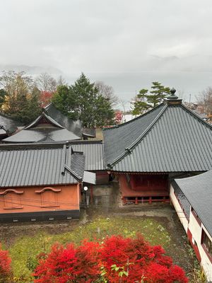 雨の中禅寺湖