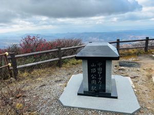 八甲田ロープウェイに乗りました。
頂上はとても寒く、霜が降りていました。
