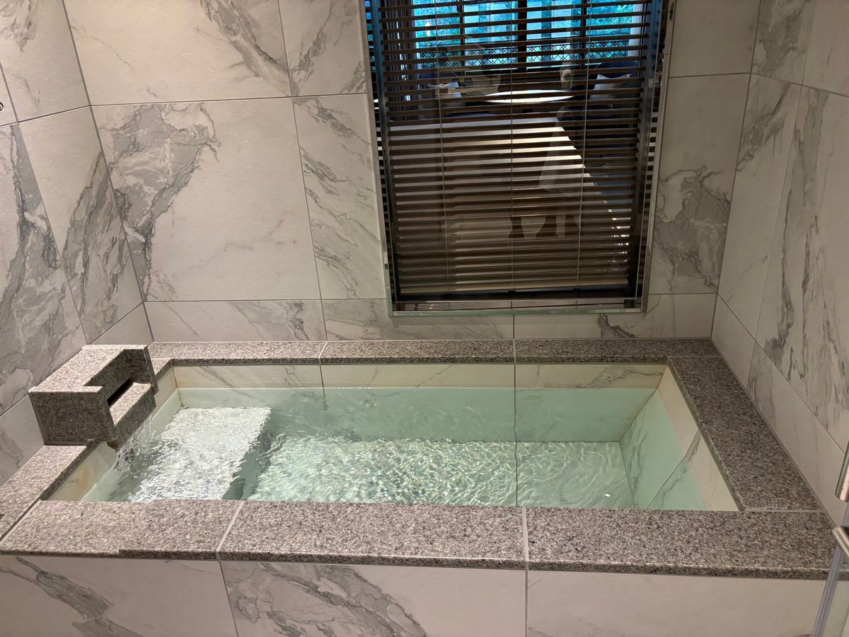 長らくの改修工事を終えリニューアルした万平ホテル✨
アップルパイをいただき...