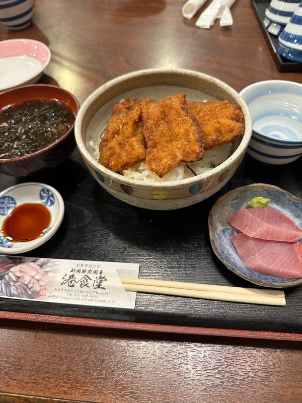 日本・新潟県「新潟スキー旅」の写真：新潟鮮魚問屋　港食堂