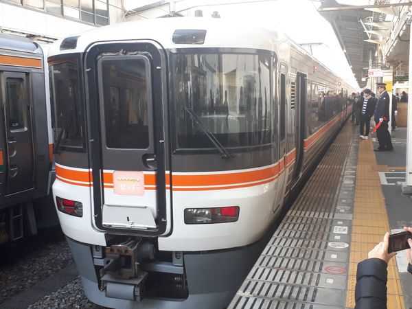 日本・静岡市「ゆるキャン号の旅」の写真：ゆるキャン△梨っ子号