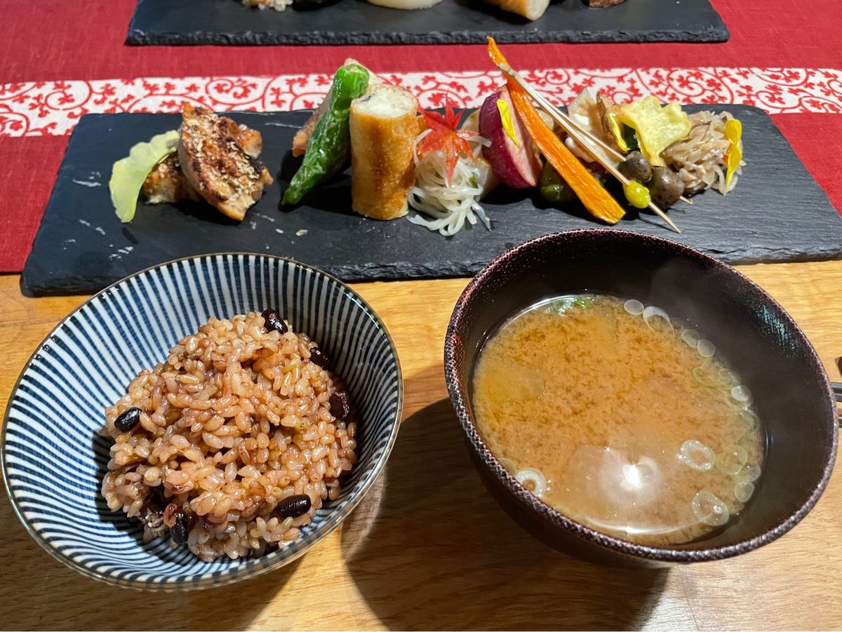 この日のランチは安曇野の古民家カフェ。地元安曇野の野菜をたっぷり使った料理...