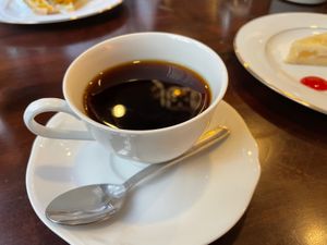 オヤツタイムはレトロな雰囲気の喫茶店、八十六温館へ。ケーキセットをいただき...