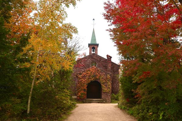 日本・長野県「2024年信州松本・安曇野家族旅行」の写真：碌山美術館にも行ってきました。煉瓦造りの...