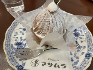 旅の終わりは松本に戻って特急の時間までお茶タイム。老舗洋菓子屋のマサムラに...