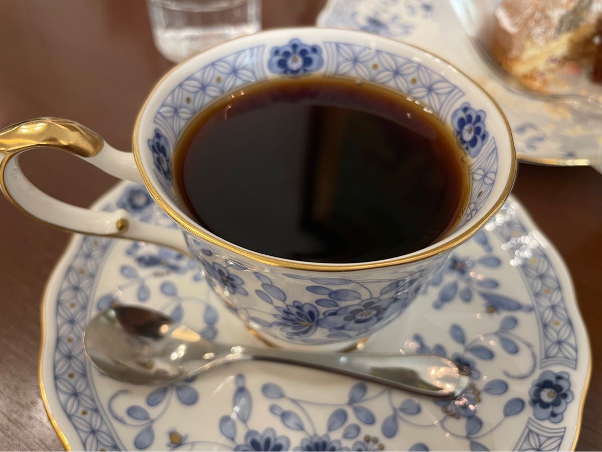 旅の終わりは松本に戻って特急の時間までお茶タイム。老舗洋菓子屋のマサムラに...