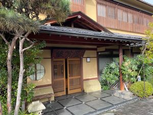 この日のお宿は松本市郊外にある美ヶ原温泉へ。なかなかいい感じの温泉旅館でした。