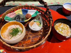 旅館の料理はどれもとても美味しかったです。一泊二食で二万円以下ってコスパ良すぎ！