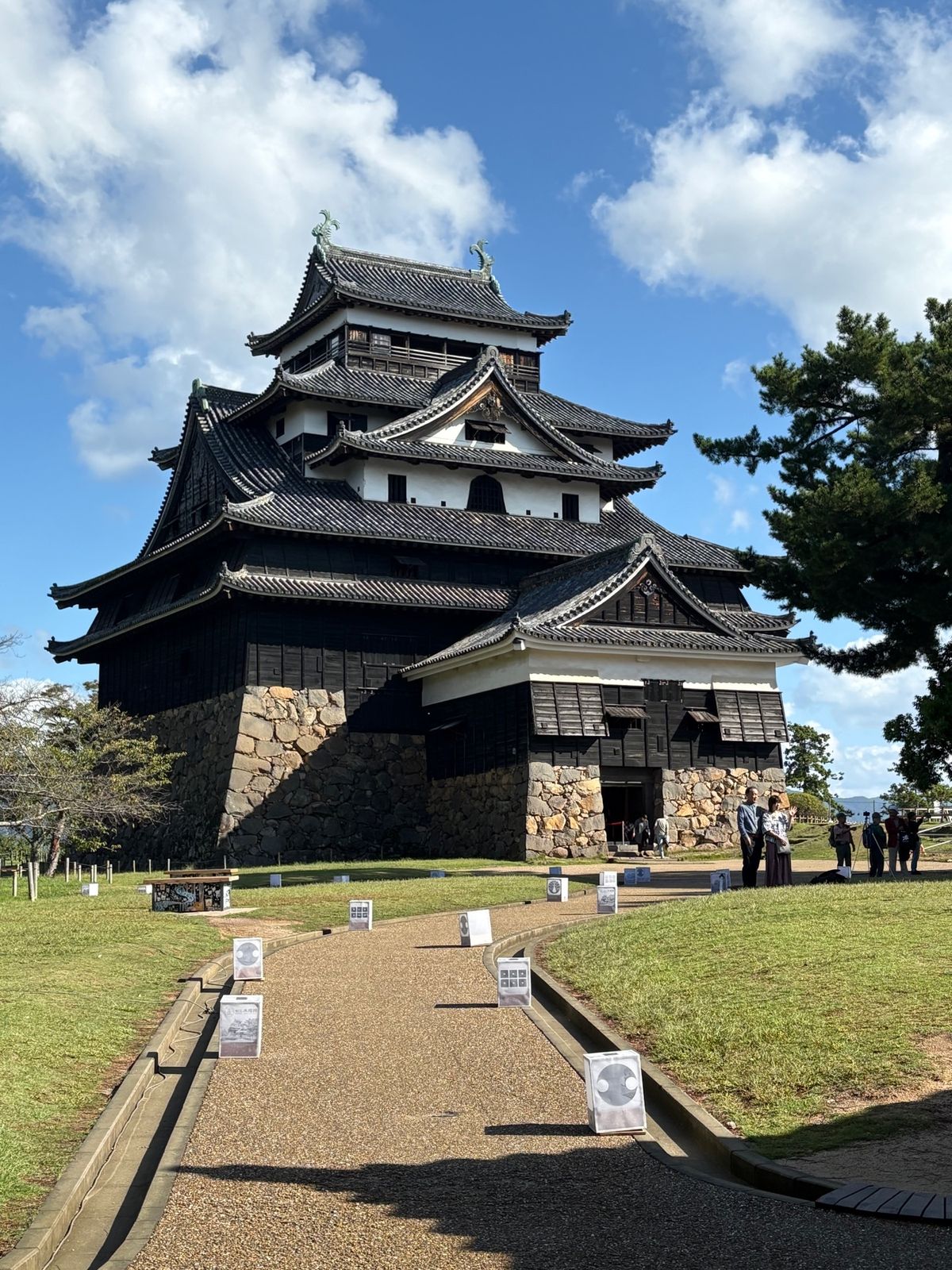 出雲大社、松江城、ベタ踏み坂
松江の街並み