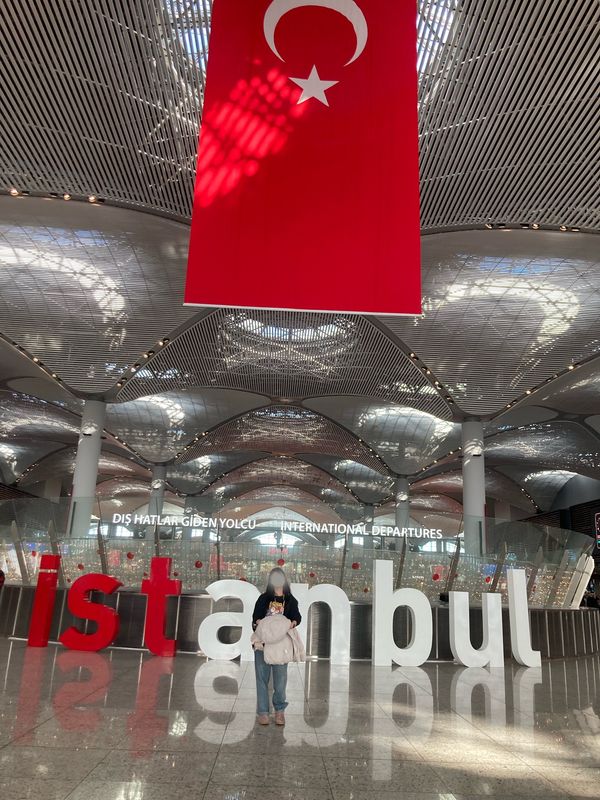 トルコ・イスタンブール「🇹🇷トランジットツアー」の写真：イスタンブール空港〜！
夕飯はチキンとパ...