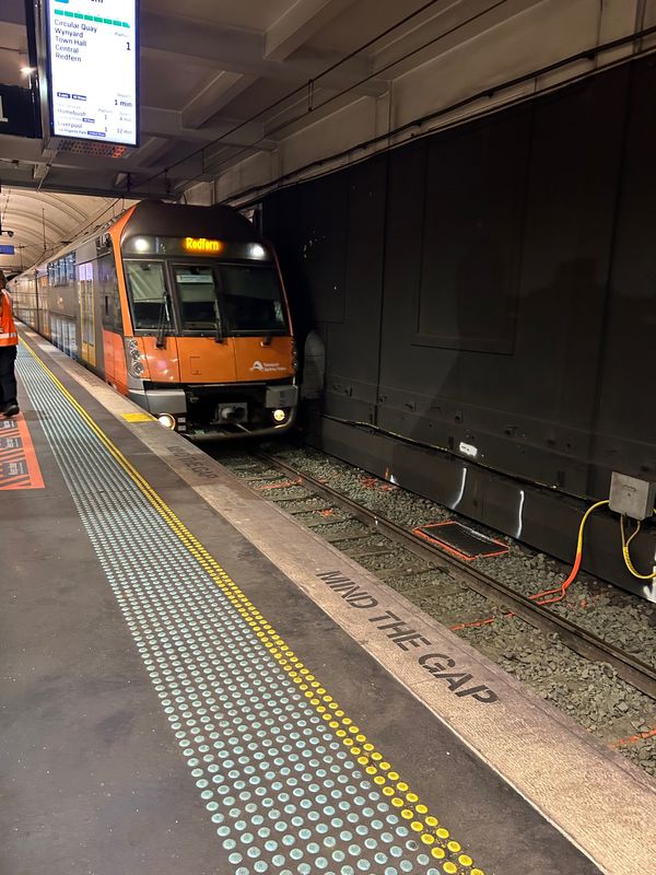 オーストラリア連邦・シドニー「シドニー」の写真：2階建の電車🚃はタッチ式のクレジットカー...