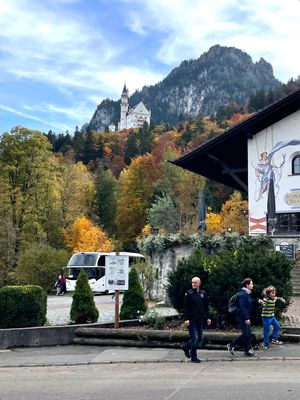 遂に吊り橋からノイシュヴァンシュタイン城🏰を見ました❣️

ドイツ🇩🇪南部...