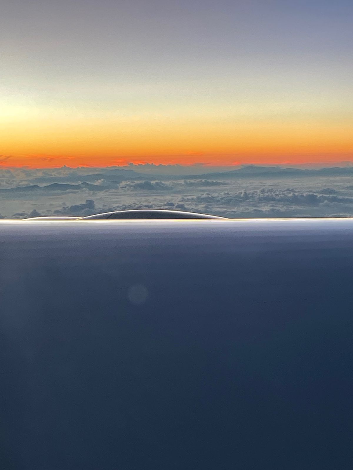 恐怖の上海浦東空港へ到着しました😱
やはり噂通り厳しかった😭

成田空港か...