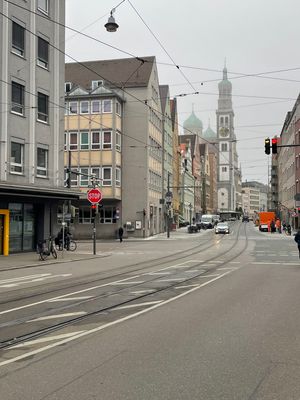 高さ70メートルのペルラッハ塔が見えました😊

ドイツ🇩🇪のアウクスブルク...