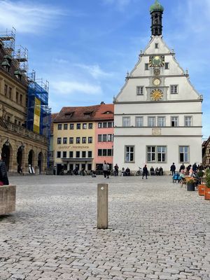 からくり時計のあるローテンブルク、マルクト広場❣️

ドイツ🇩🇪南部に位置...