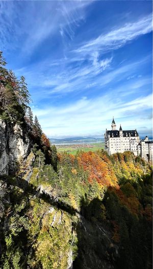 遂に吊り橋からノイシュヴァンシュタイン城🏰を見ました❣️

ドイツ🇩🇪南部...