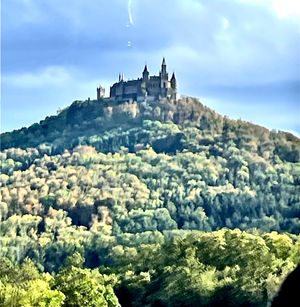 山の頂上にそびえ立つ天空の城❣️ 
ホーエンツォレルン城🏰

ドイツ南部ヘ...