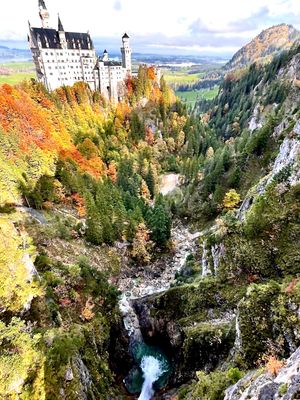 遂に吊り橋からノイシュヴァンシュタイン城🏰を見ました❣️

ドイツ🇩🇪南部...