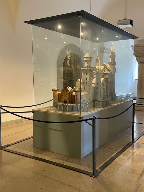 ドイツ・リューデスハイム「ドイツ満喫紀行」の写真：いよいよノイシュバンシュタイン城 の内部...