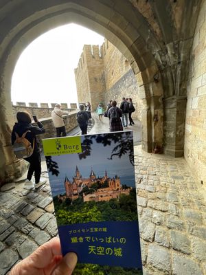 山の頂上にそびえ立つ天空の城❣️ 
ホーエンツォレルン城🏰

ドイツ南部ヘ...