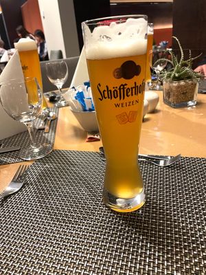 とりあえずドイツ🇩🇪ビール🍺を頂きました❣️
そしてディナーに謎の白身魚が...