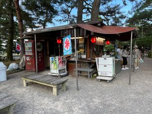 金沢に行ったら食べて欲しい金箔ソフト！
兼六園で歩き疲れて。暑かったからめ...