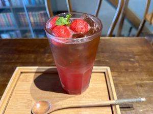 banってオシャレなカフェを見つけました。スイカ🍉の紅茶を飲みました。スッ...