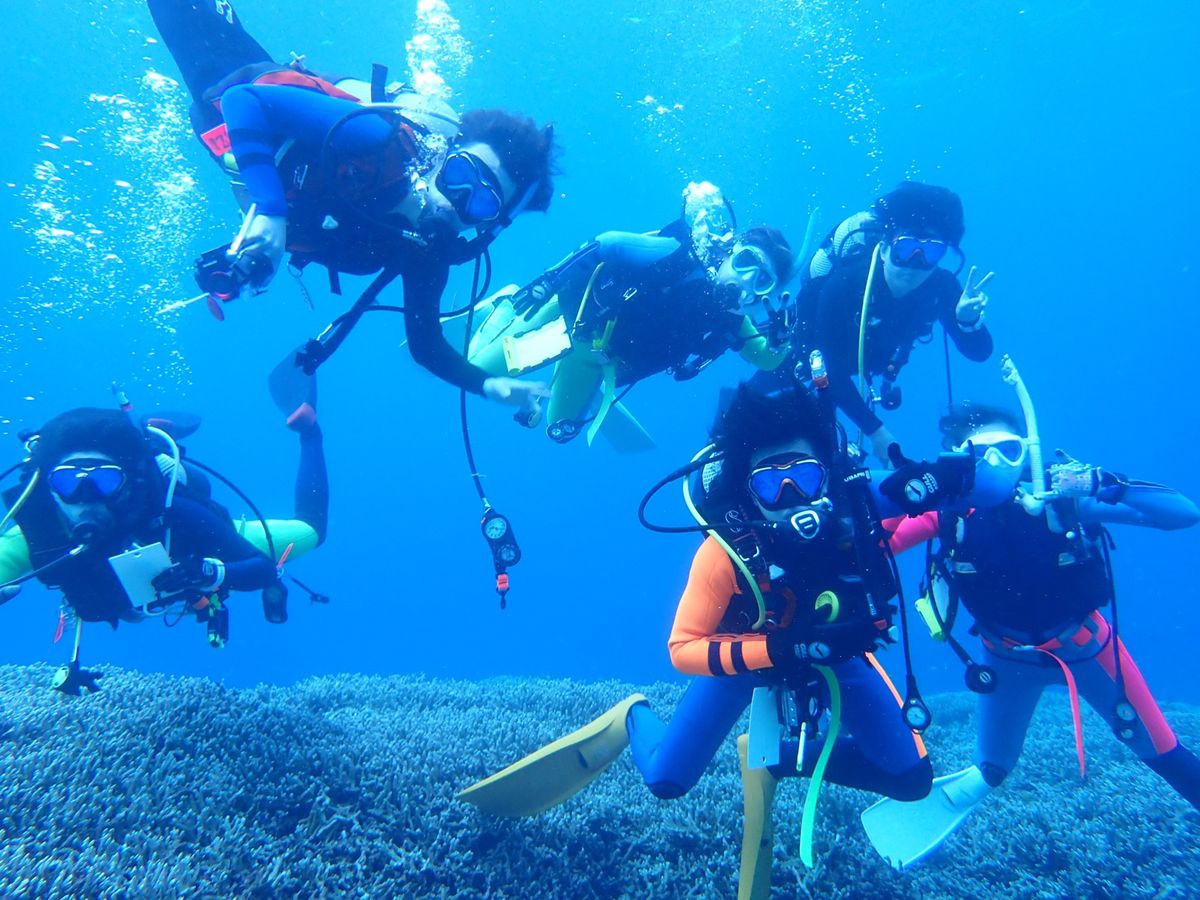 ゲンキくんTシャツ皆で色違い買った
石垣島本当に海綺麗すぎるってーーーー！